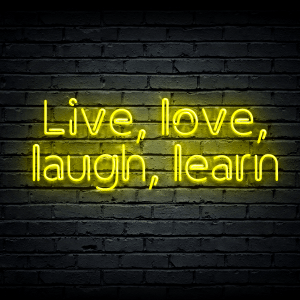 Led neono iškaba „Live, love, laugh, learn“