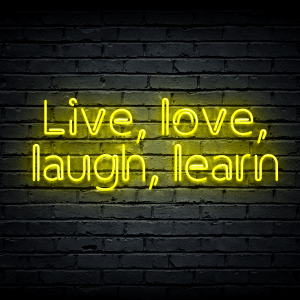 Led neono iškaba „Live, love, laugh, learn”