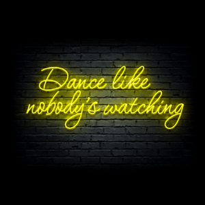 Led neono iškaba „Dance like nobody’s watching“