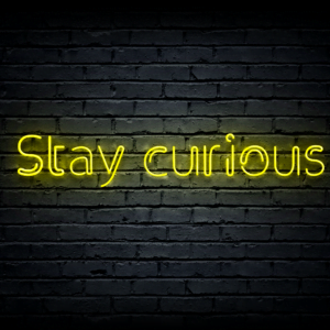 Led neono iškaba „Stay curious”