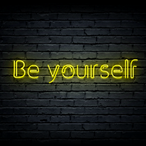 Led neono iškaba „Be yourself“