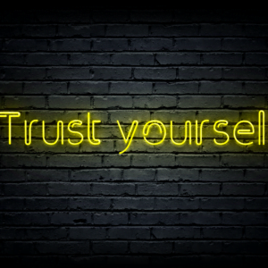 Led neono iškaba „Trust yourself”