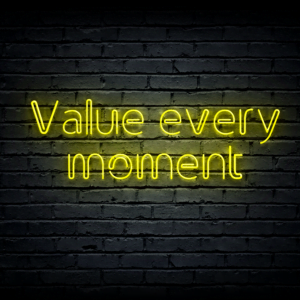 Led neono iškaba „Value every moment“