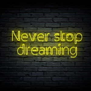 Led neono iškaba „Never stop dreaming”