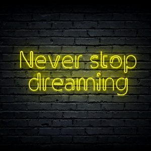 Led neono iškaba „Never stop dreaming“