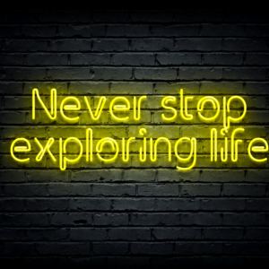 Led neono iškaba  „Never stop exploring life“