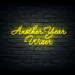 Led neono iškaba „Another Year Wiser”