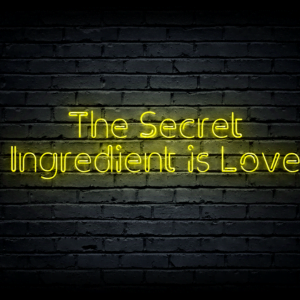 Led neono iškaba „The Secret Ingredient is Love”