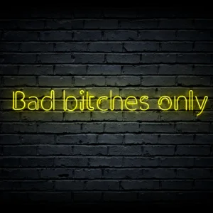 Led neono iškaba „Bad bitches only”