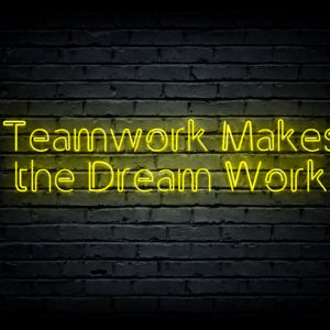 Led neono iškaba „Teamwork Makes the Dream Work”