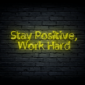 Led neono iškaba „Stay Positive, Work Hard”